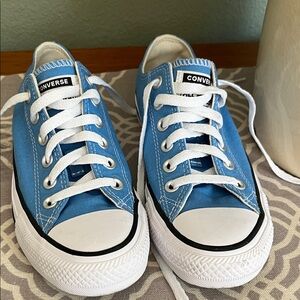 Converse All Star Classic Blue and White Sneakers. EUC!! 6.5M